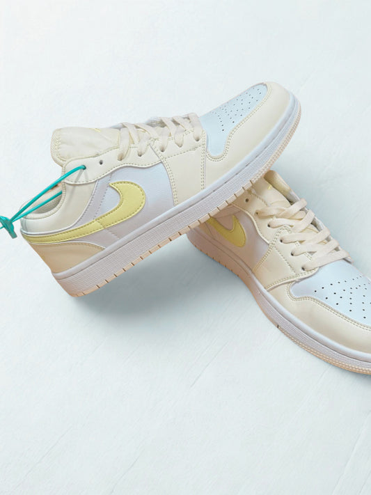 AIR JORDAN 1 LOW WHITE-LIGHT YELLOW
