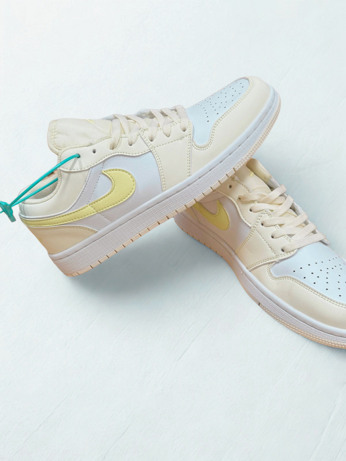 AIR JORDAN LOW CUT CREAM YELLOW